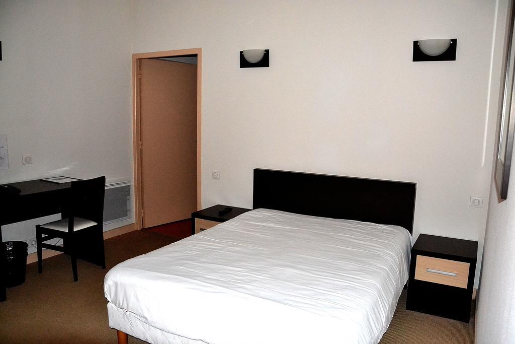 Hotel Les Benedictins Лімож Номер фото
