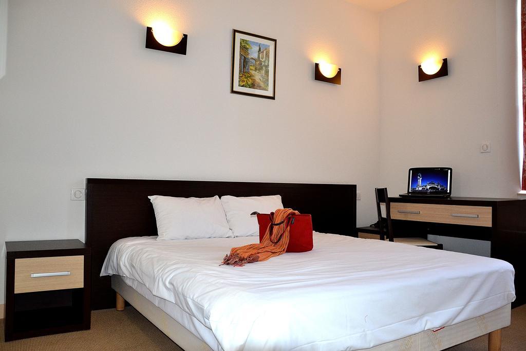 Hotel Les Benedictins Лімож Номер фото